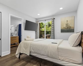 Bright and Modern Close to Everything - Charlotte - Habitación