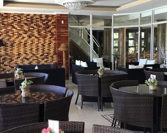 Em Royalle Hotel & Beach Resort - San Juan - Restaurant
