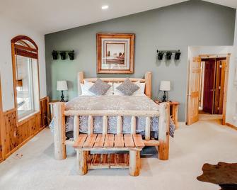 Luxury Yellowstone Chalet - Mountain Views With Jacuzzi & Sauna! - Cooke City - Habitación