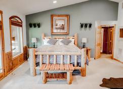 Luxury Yellowstone Chalet - Cooke City - Schlafzimmer