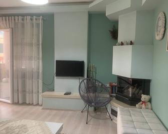 Romance \nVery romantic apartment with Ohrid Lake view and a fireplace - Pogradec - Living room