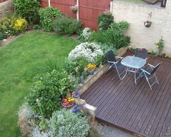 Highworth Bed & Breakfast - סווינדון - פטיו