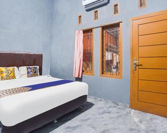 OYO 3005 Kost Rumaisha Syariah - Bandar Lampung - Ložnice