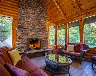New Large Adirondack Lodge with Pond Waterfront and A/C - Old Forge - Obývací pokoj