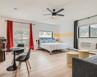 2 King Suite w/ Private Bedroom, Balcony in Boutique Mtn Motel - Idaho Springs - Bedroom