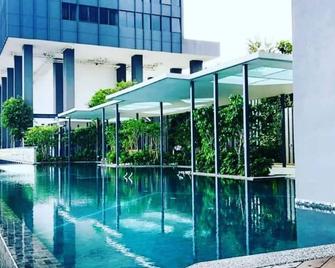 218 Tropicana Seaview 1Bedroom 2Carparks 3-6pax - George Town - Svømmebasseng