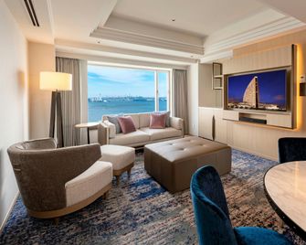 Intercontinental Hotels Yokohama Grand By IHG - Yokohama - Living room