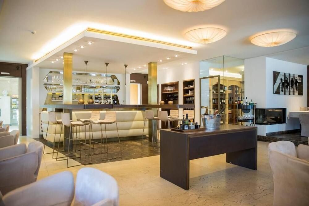 Luxury Boutique Hotel Iris Porsche - מונדזה - בר