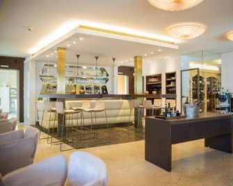 Luxury Boutique Hotel Iris Porsche - Mondsee - Bar