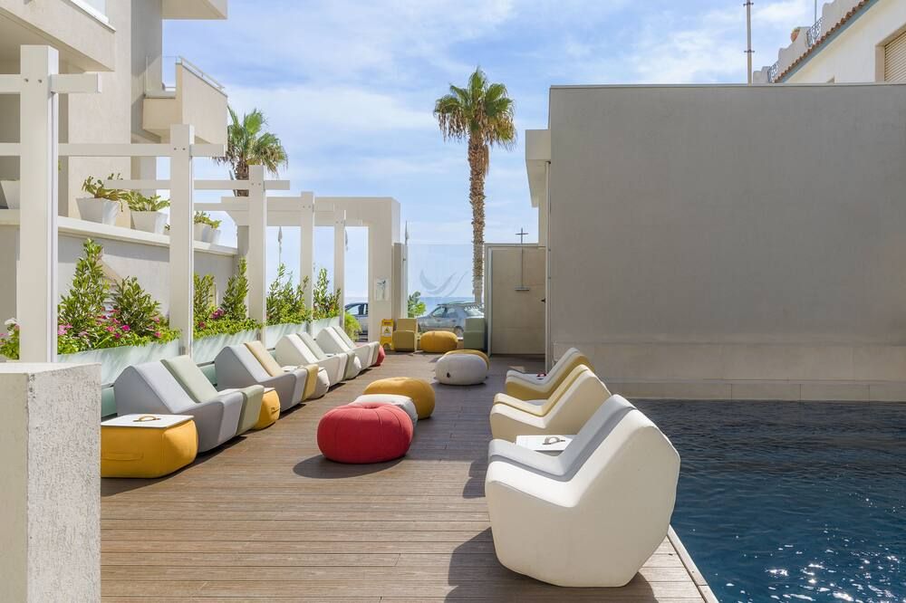 الباتروس بيتش هوتل