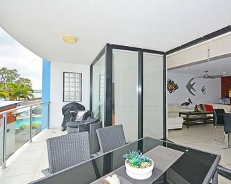 Luxurious Beachfront Apartment - Hervey Bay - Balcony