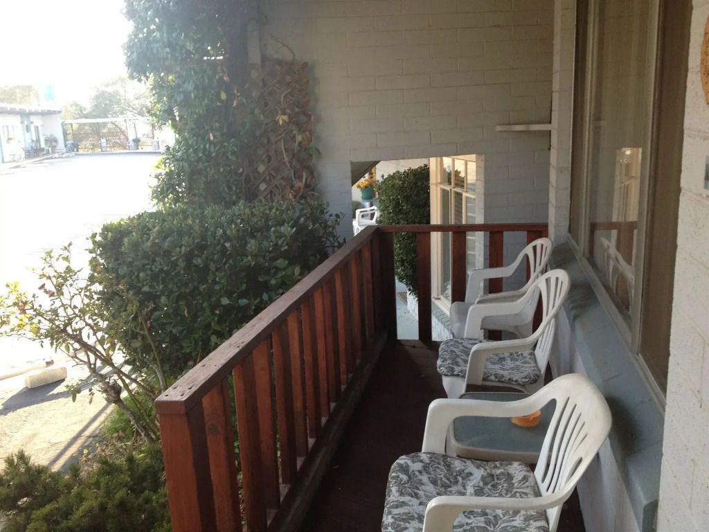 سيرا لودج - ثري ريفرس (كاليفورنيا) - شرفة