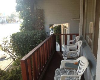 Sierra Lodge - Three Rivers - Balcony