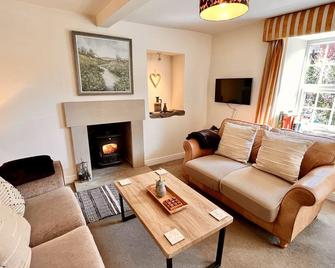 Jewel Cottage - Matlock - Living room