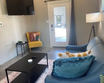 Charming cottage in downtown Mount Vernon! - Mount Vernon - Sala de estar