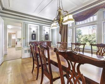 Amazing, Luxurious, Historic Home In Downtown Gooding, Close To Everything! - Gooding - Dining room