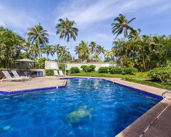 Punahele Hale--King Bed, Wireless Internet, ~A/C~ - Kahuku - Pool