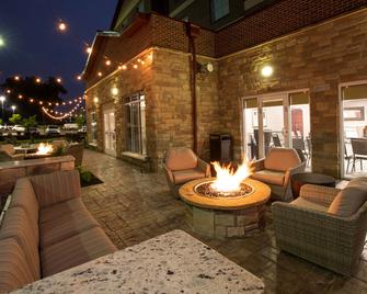 هوم وود سويتس سينسيناتي إيربورت - فلورنسا - شرفة مرصوفة