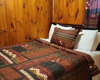 Cabin on peaceful soo lake, phillips wi. Enjoy waking up in the great northwood - Phillips - Bedroom