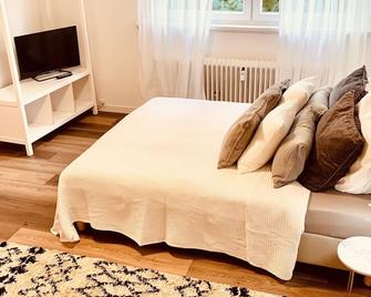 Gästehaus zur Uni Klinik Exklusives Apartment mit Küche und Badezimmer - Homburg - Sypialnia