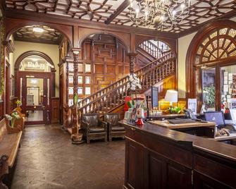 Palmers Lodge Swiss Cottage - לונדון - דלפק קבלה
