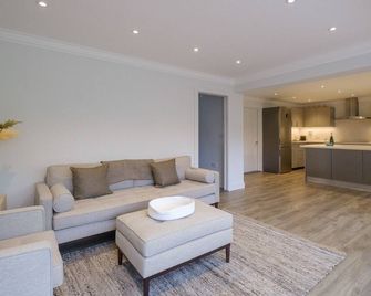 8 Sanctuary, Very close to Thorpeness Meare and the beach - Aldeburgh Coastal Cottages - Thorpeness - Living room