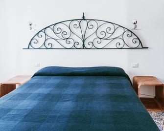 Boutique Hotel I Cinque Balconi - Santa Marina Salina - Спальня
