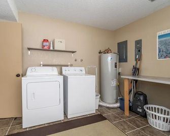 Maple Leaf Lodge 3 Bedroom Home by NW Comfy Cabins by RedAwning - Leavenworth - Pyykkipalvelut
