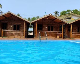 Cozy wooden huts/cottages on edge of Arambol Beach - Arambol