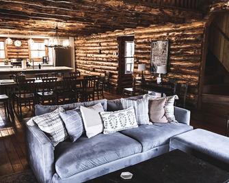 An upscale log cabin - Casanova - Olohuone