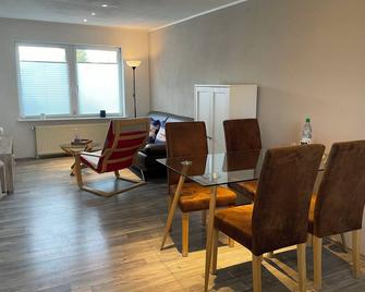 Apartment Near Leer, Ditzum, Quiet But Conveniently Located - Leer - Yemek odası