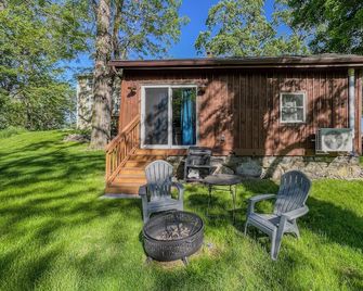 Cozy Cabin Gateway with Pool and Firepit - Montgomery - Patio