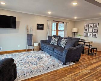 The Local On Washington - New Ulm - Living room