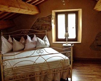 Casale Delle Rondini - Tolentino - Slaapkamer