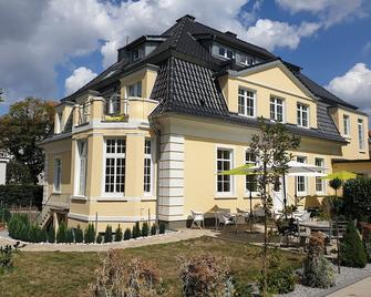 City Hotel ApartM3 am Park - Bad Oeynhausen - Budova