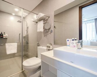 A25 Hotel - Hoang Dao Thuy 1 - Hanoi - Bathroom