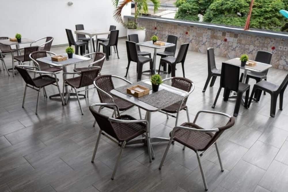 باسيك هوتل تشيبيشيب باي هوتلا ٕم إي - كالي - مطعم