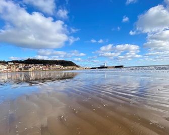 The Helaina - Scarborough - Beach