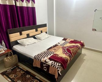 Skv Sharma Ji Home Stay - Benarés - Habitación