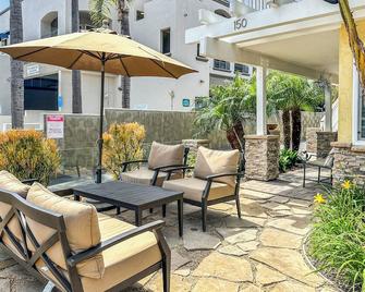 Cozy Beach Retreat with Spacious Private Patio - Steps from the Sand #7 - Carlsbad - Patio