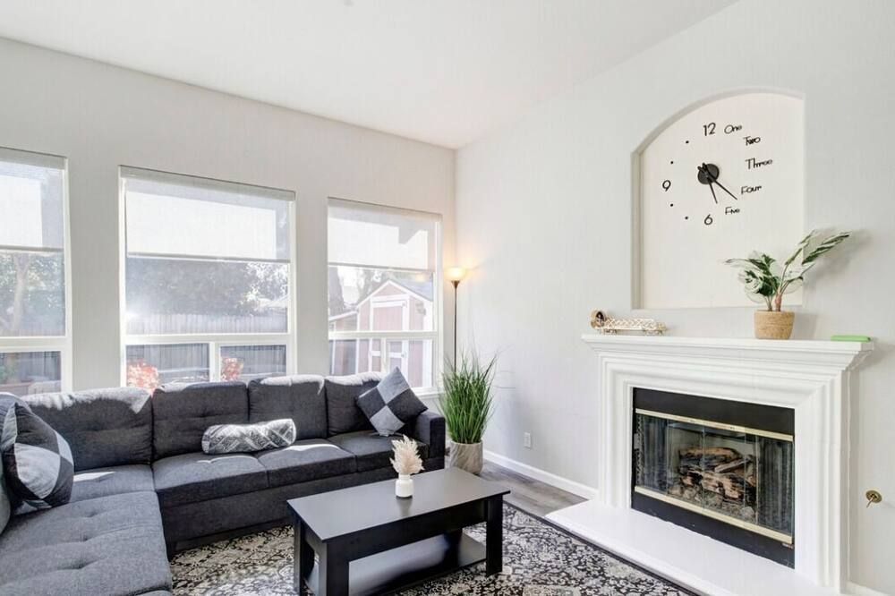Cozy Single Story Retreat Near Sac Downtown - Sacramento - Vardagsrum