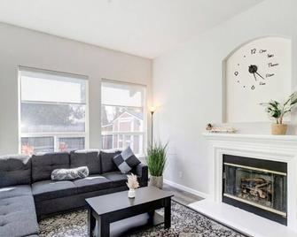 Cozy Single Story Retreat Near Sac Downtown - Sacramento - Sala de estar