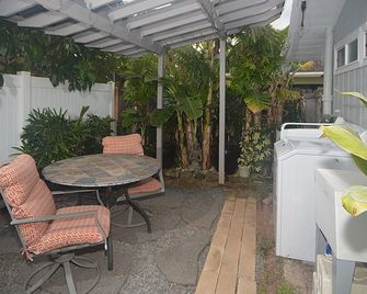 Kuliouou Cottage - Pet Friendly - 5 min from the beach! - Honolulu - Patio