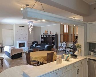 Thimeli Hotel - Lygourio - Kitchen