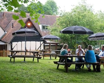 The Poacher Inn - Hook - Patio