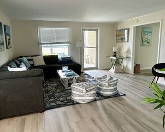 Ocean Breeze House summer Vacation Bring The Family. Fishing And Lobster Season - Summerland Key - Soggiorno