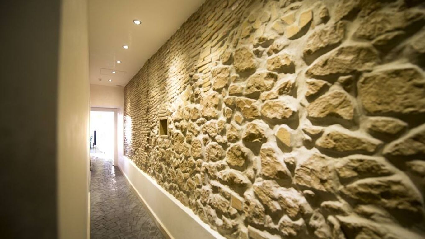 Magenta Pantheon Navona