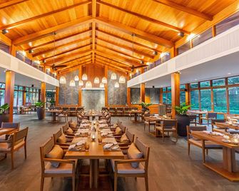 The Surin Phuket (SHA Plus+) - Choeng Thale - Restoran