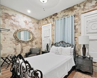 Crossroads Flat: Steps Away From Rt. 66 & Carthage Square - Carthage - Bedroom