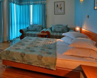 White House Family Hotel Spa zone - Balchik - Quarto